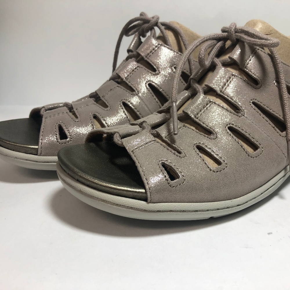 Aravon Women's Bromly Ghillie Flat Sandal